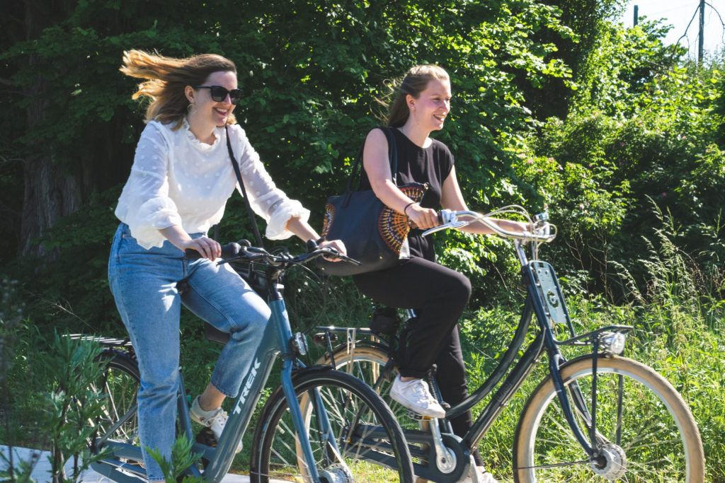 Vrouwen op fiets